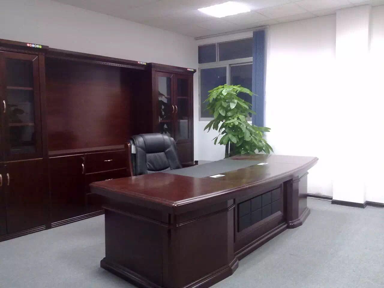 辦公家具大班臺與文件柜實(shí)拍圖