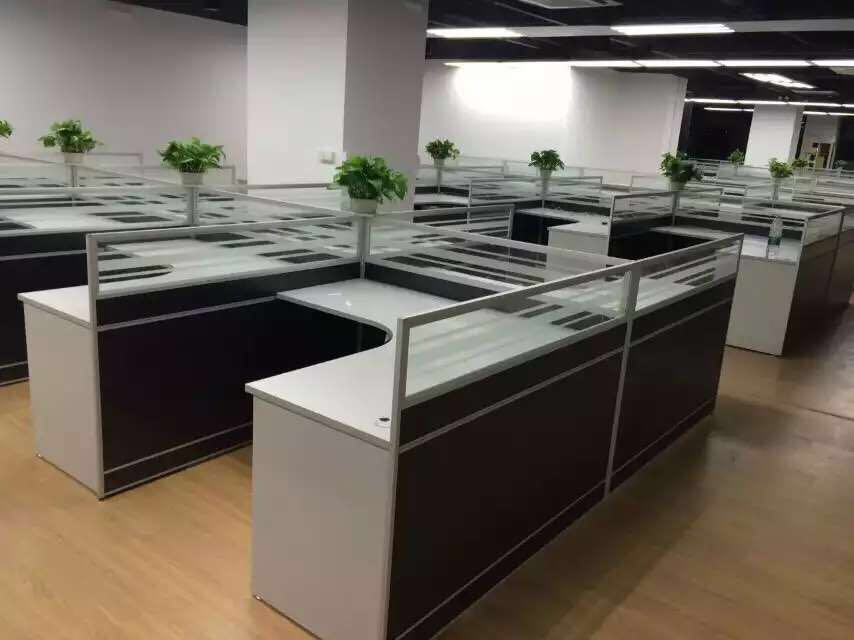 辦公卡位現(xiàn)場(chǎng)實(shí)拍 辦公卡位現(xiàn)場(chǎng)實(shí)拍